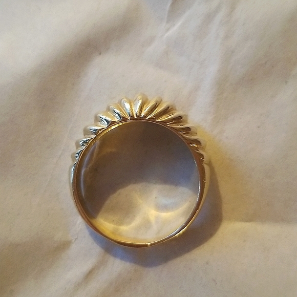 Shrimp Ring.  14k yellow gold. - Picture 2 of 5